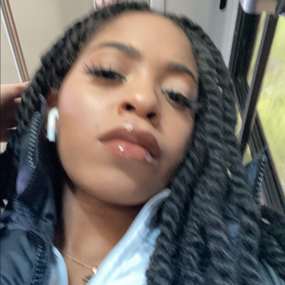 Meet your Posher, Afton